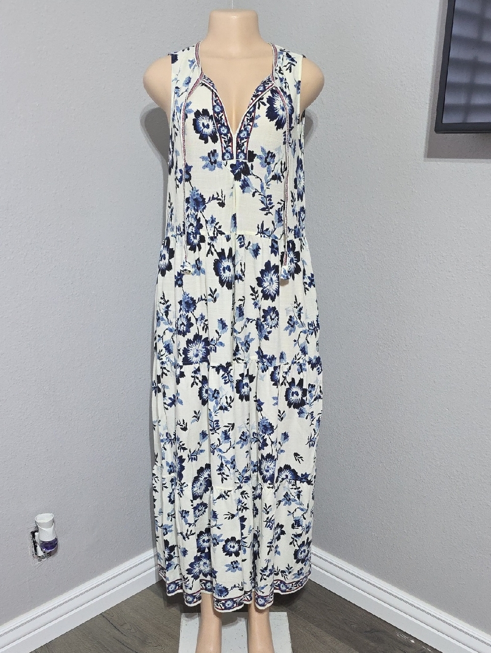 Max Studio Blue Floral V-Neck Tiered Maxi Dress on White Size L